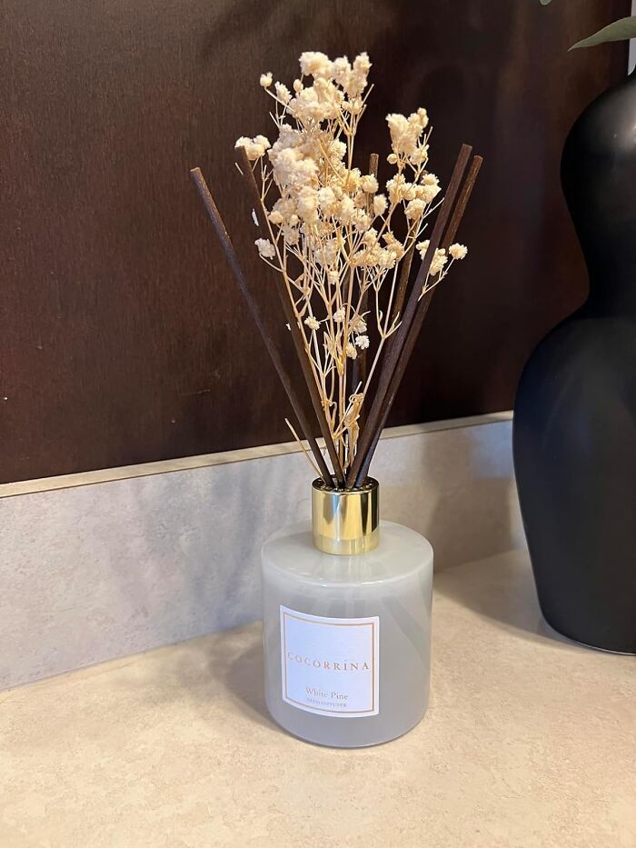 Decorative reed diffuser with dried flowers, perfect as a cheap and cheerful Mother’s Day gift under $20.