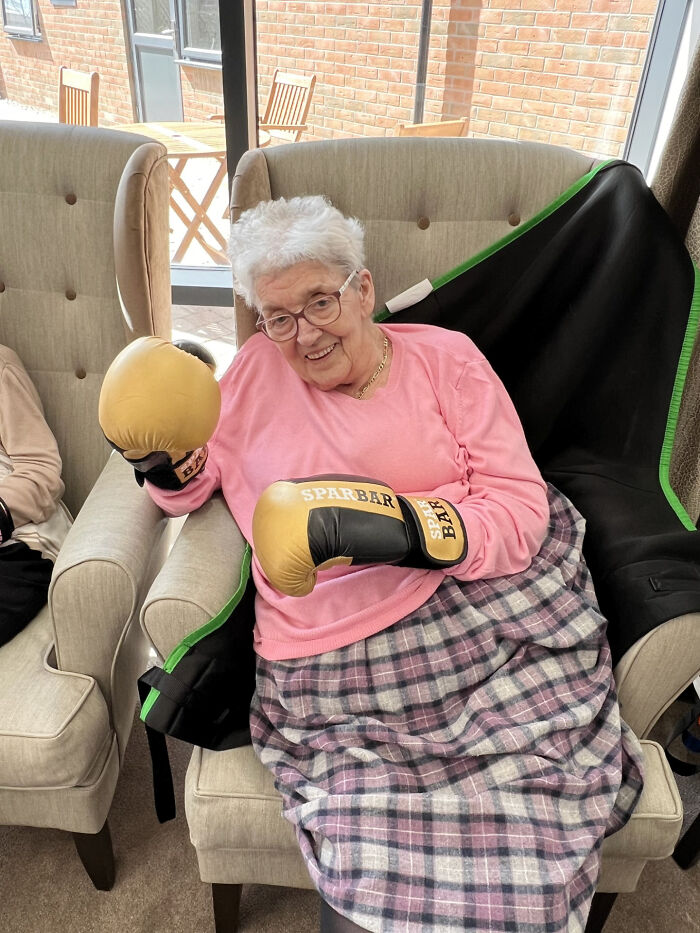 Bailey Greetham-Clark Is Giving Boxing Lessons To The Elderly In Senior Homes Bailey Greetham-Clark Is Giving Boxing Lessons To The Elderly In Senior Homes