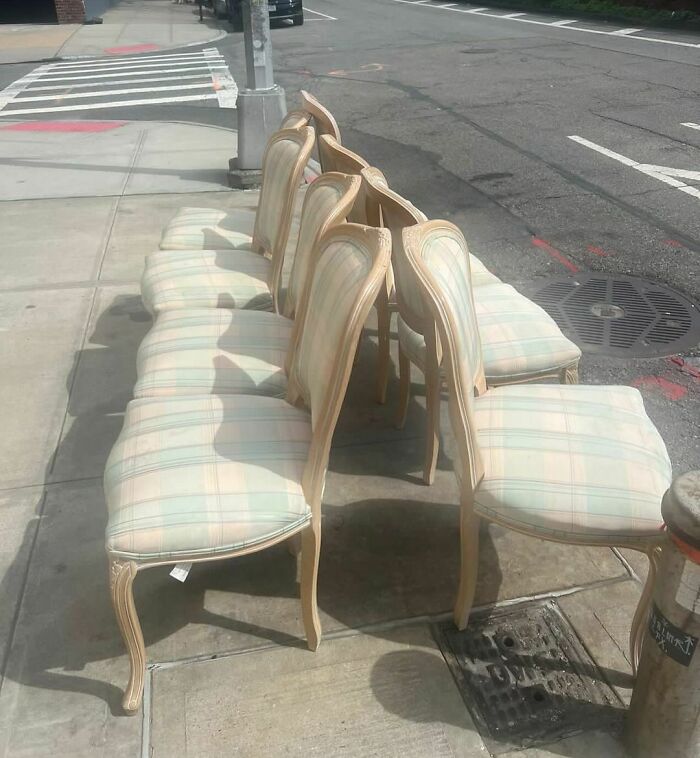 It’s Literally Set Up For A Game Of Stoooing Musical Chairs. Hicks And Warren!