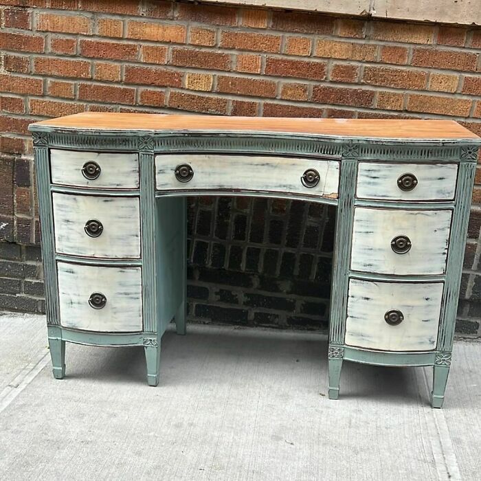 Beloved Wood Vanity On West Side Of Dearborn Ct (Between Crown And Montgomery)