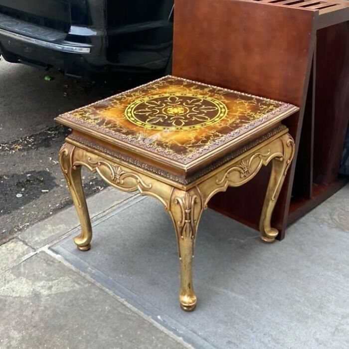 Staaaatement Piece. 79th Between 1st And York