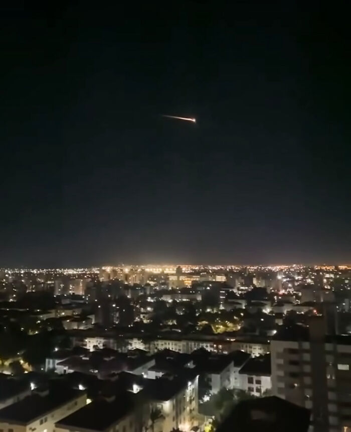 This Girl Accidentally Captured The Coolest Video So Far: A Stunning Piece Of A Comet Over Portugal