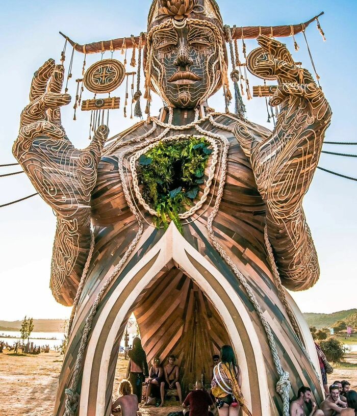 Larger-Than-Life Marvels: Exploring Daniel Popper's Monumental Sculptures