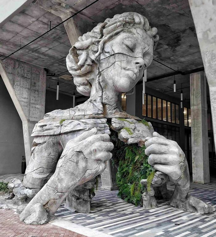 Larger-Than-Life Marvels: Exploring Daniel Popper's Monumental Sculptures