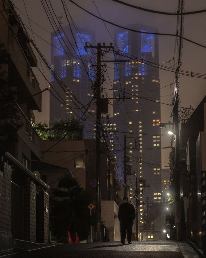 Neon Dreams: Exploring Tokyo's Urban Landscape Through Takaaki Ito's Street Photography