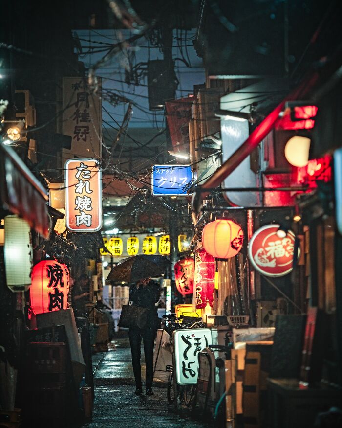 Neon Dreams: Exploring Tokyo's Urban Landscape Through Takaaki Ito's Street Photography