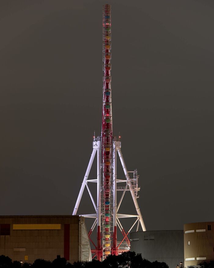 Neon Dreams: Exploring Tokyo's Urban Landscape Through Takaaki Ito's Street Photography