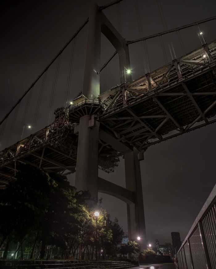 Neon Dreams: Exploring Tokyo's Urban Landscape Through Takaaki Ito's Street Photography