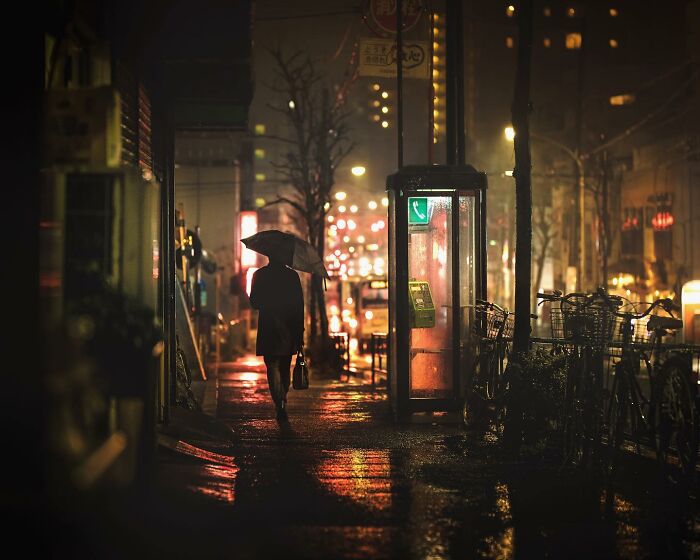 Neon Dreams: Exploring Tokyo's Urban Landscape Through Takaaki Ito's Street Photography