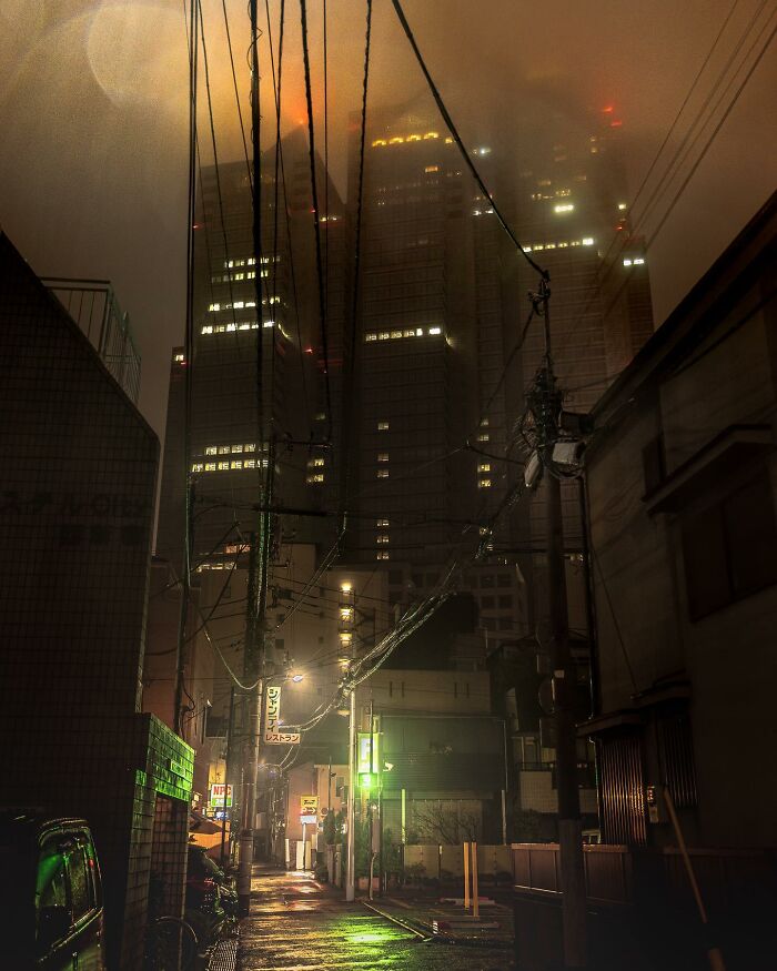 Neon Dreams: Exploring Tokyo's Urban Landscape Through Takaaki Ito's Street Photography