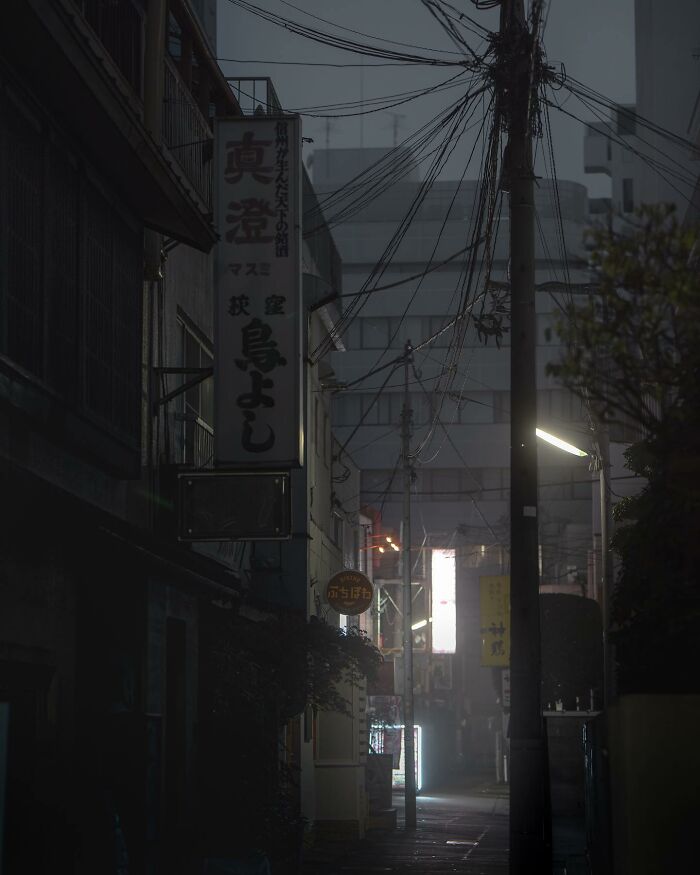 Neon Dreams: Exploring Tokyo's Urban Landscape Through Takaaki Ito's Street Photography