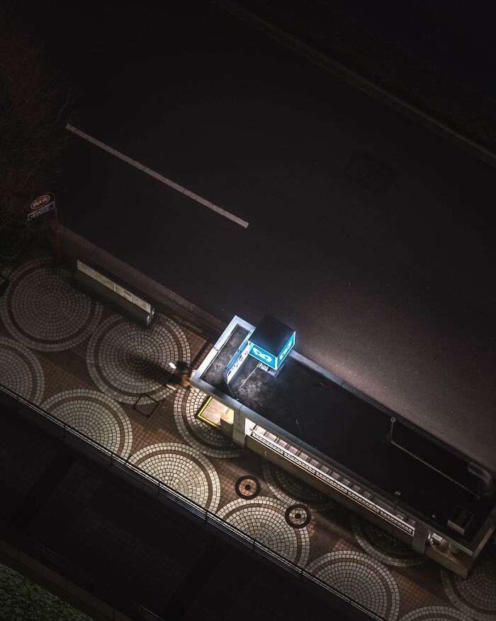 Neon Dreams: Exploring Tokyo's Urban Landscape Through Takaaki Ito's Street Photography