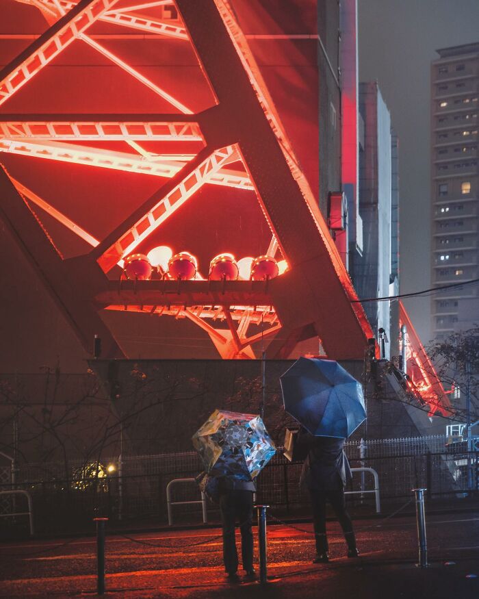 Neon Dreams: Exploring Tokyo's Urban Landscape Through Takaaki Ito's Street Photography