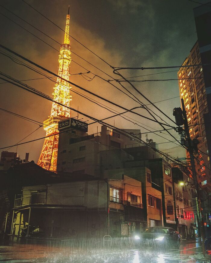 Neon Dreams: Exploring Tokyo's Urban Landscape Through Takaaki Ito's Street Photography
