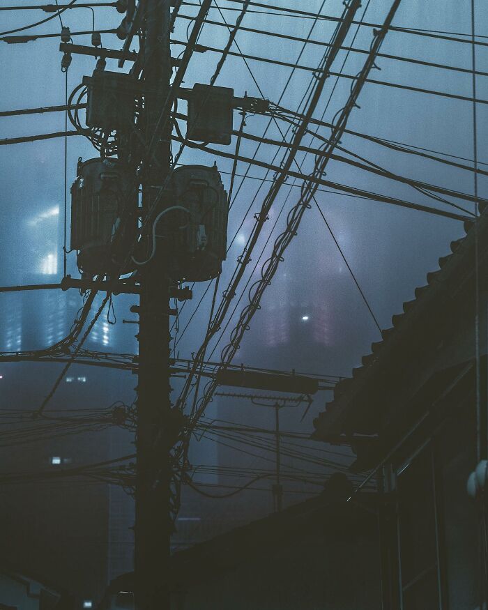 Neon Dreams: Exploring Tokyo's Urban Landscape Through Takaaki Ito's Street Photography