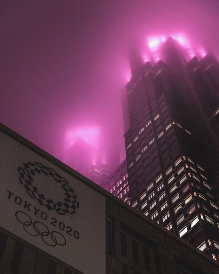 Neon Dreams: Exploring Tokyo's Urban Landscape Through Takaaki Ito's Street Photography