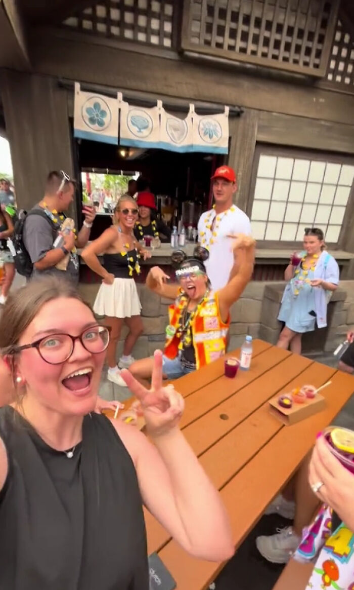 &ldquo;I Got Punched In The Eye&rdquo;: JoJo Siwa Filmed Getting Drunk At Disney For 21st Birthday
