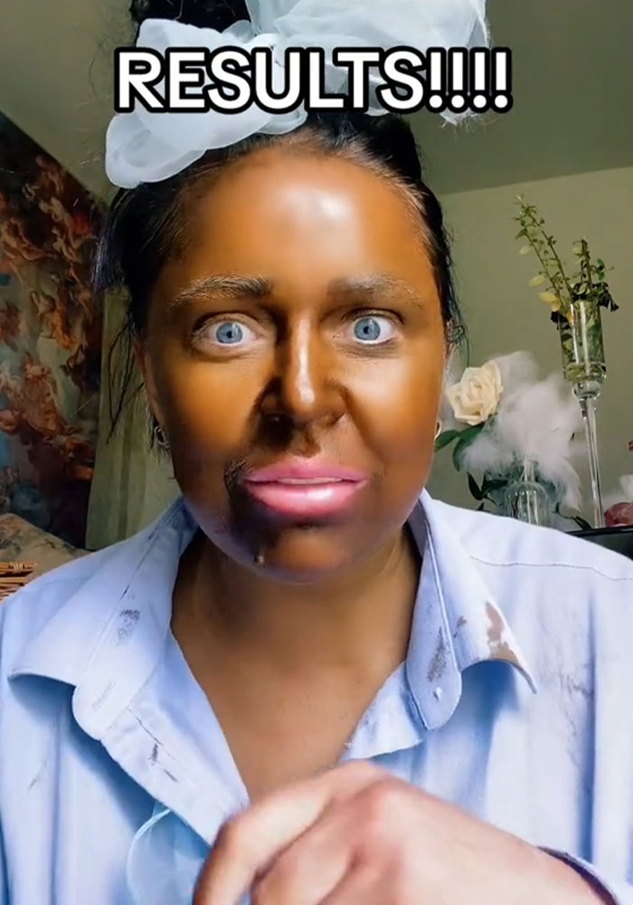 “Why On Earth Did You Use So Many?“: People Stunned After Woman’s Fake Tan Turns Green “Why On Earth Did You Use So Many?“: People Stunned After Woman’s Fake Tan Turns Green