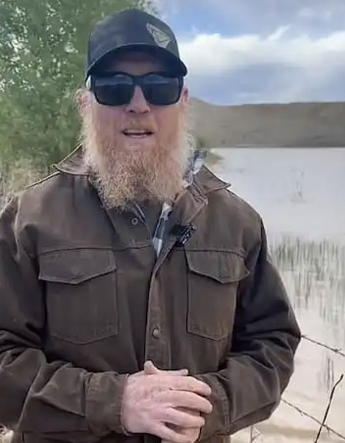 Man Warned To &ldquo;Be Careful&rdquo; After He Starts Investigating Women&rsquo;s Shoes Found In Colorado Desert