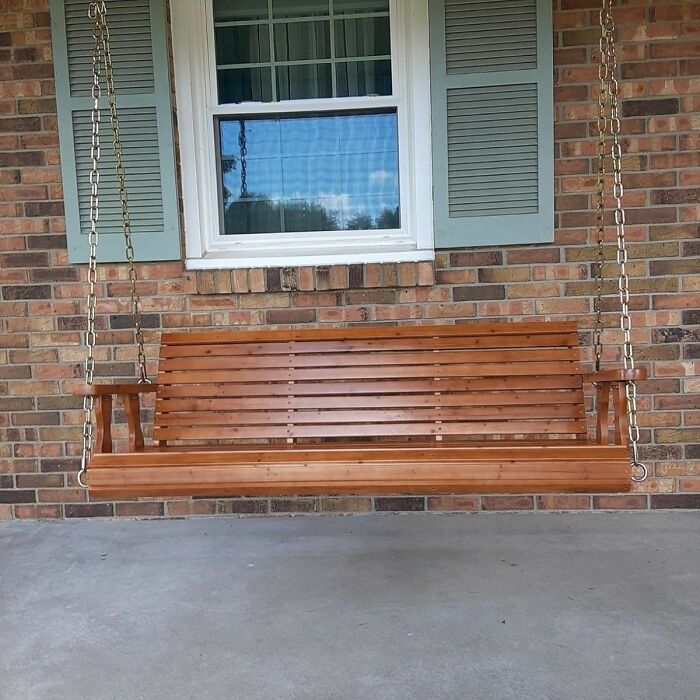 This Wooden Porch Swing Is Giving 90s Rom-Com Realness