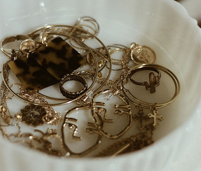 Internet Helps Woman To See Right Through Future SIL&rsquo;s Manipulation After She Demands Heirloom