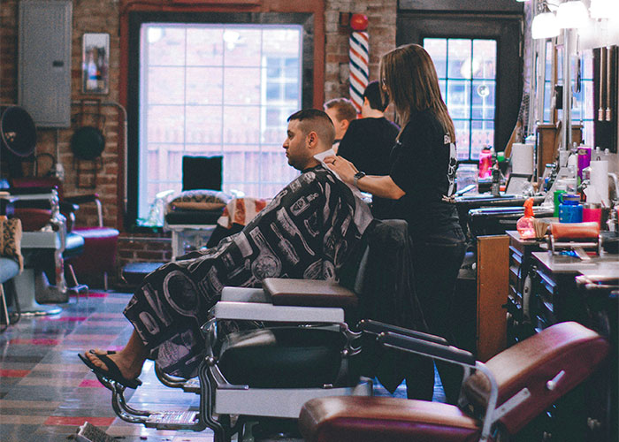 Barber Says He Expects A 40% Tip, People Find It Outrageous