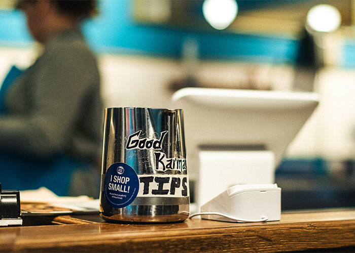 Barber Says He Expects A 40% Tip, People Find It Outrageous