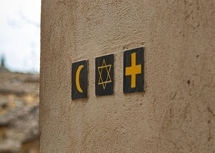 27 People Share The Biggest Scams In History That Are Still Up To This Day