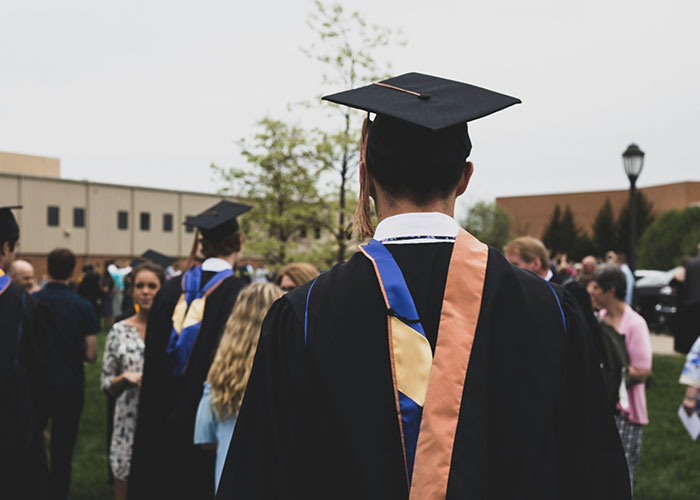 27 People Share The Biggest Scams In History That Are Still Up To This Day