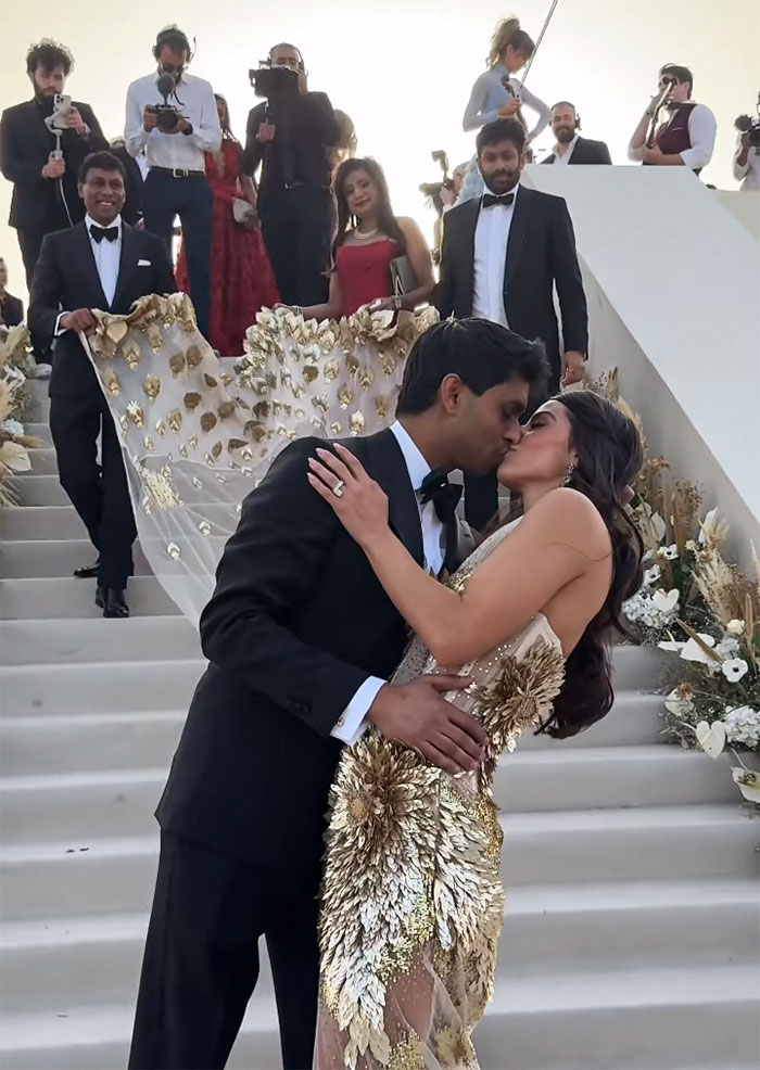 “So Much Waste”: People Blast Billionaire’s Wedding That Shut Down The Pyramids “So Much Waste”: People Blast Billionaire’s Wedding That Shut Down The Pyramids