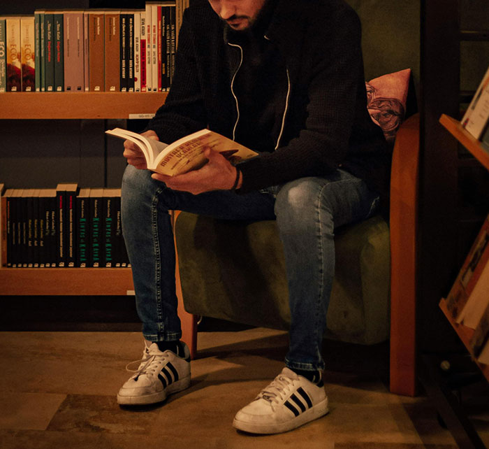 Employee Suspects Dumb Former Boss Couldn&rsquo;t Possibly Have Earned His Degrees, Exposes Him