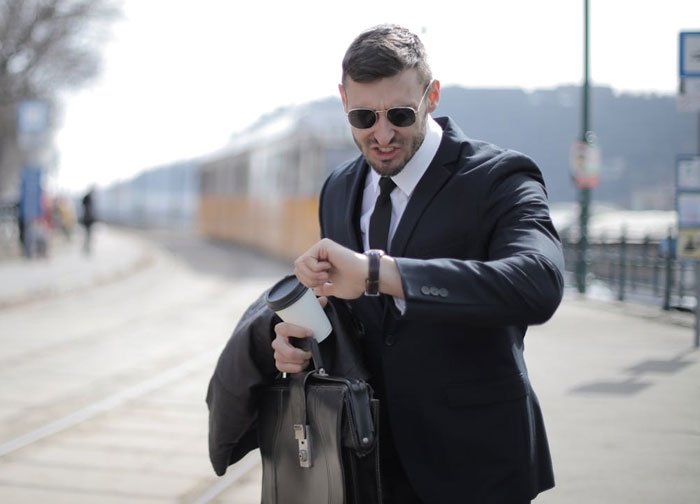 Woman Asks To Leave 5 Minutes Early But Boss Doesn’t Care, Regrets It When She Follows The Policy Woman Asks To Leave 5 Minutes Early But Boss Doesn’t Care, Regrets It When She Follows The Policy