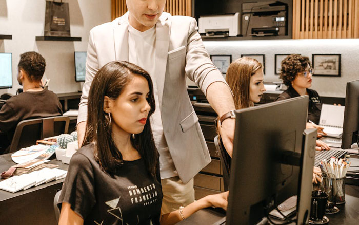 Woman Asks To Leave 5 Minutes Early But Boss Doesn’t Care, Regrets It When She Follows The Policy Woman Asks To Leave 5 Minutes Early But Boss Doesn’t Care, Regrets It When She Follows The Policy