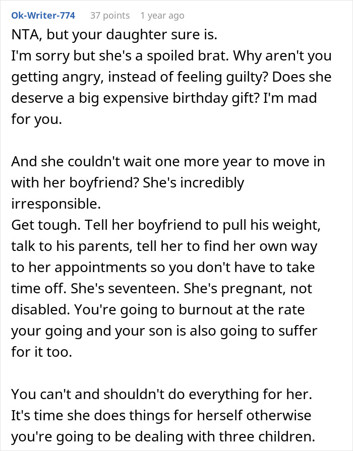 Pregnant Teen Due For Reality Check After Complaining About Single Mom’s Simple Birthday Gift Pregnant Teen Due For Reality Check After Complaining About Single Mom’s Simple Birthday Gift