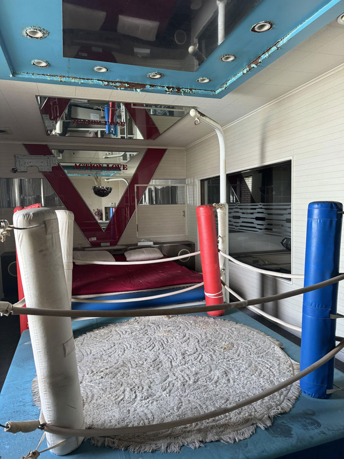 Pics Of Japan’s Bizarre Abandoned Love Hotels Reveal A Fascinating World And Forgotten Fantasies Pics Of Japan’s Bizarre Abandoned Love Hotels Reveal A Fascinating World And Forgotten Fantasies