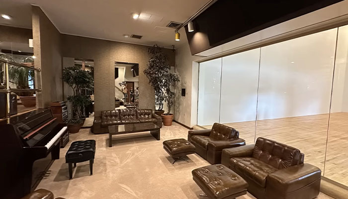 &ldquo;I&rsquo;ve Read Some Crazy Scams, But This One Takes The Cake&rdquo;: Graceland Under Foreclosure