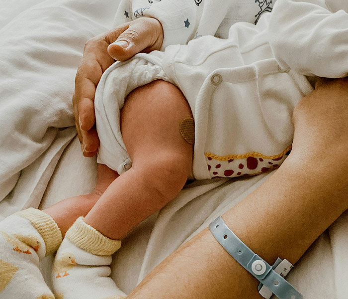 Man Forced To Choose Between His Newborn Son Or His PlayStation, Gets Kicked Out Screaming Man Forced To Choose Between His Newborn Son Or His PlayStation, Gets Kicked Out Screaming