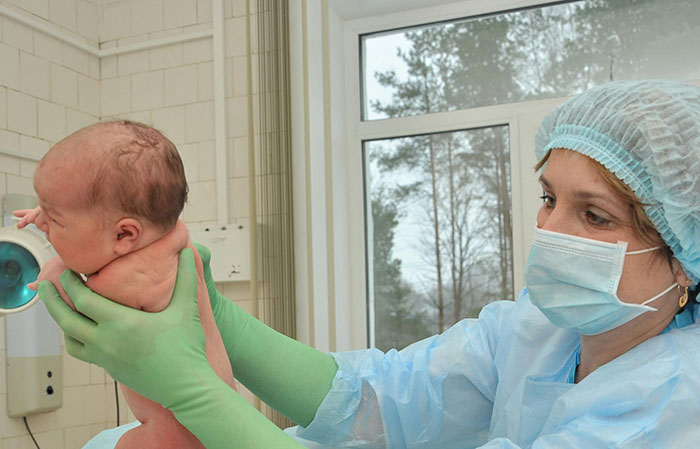 Man Forced To Choose Between His Newborn Son Or His PlayStation, Gets Kicked Out Screaming Man Forced To Choose Between His Newborn Son Or His PlayStation, Gets Kicked Out Screaming