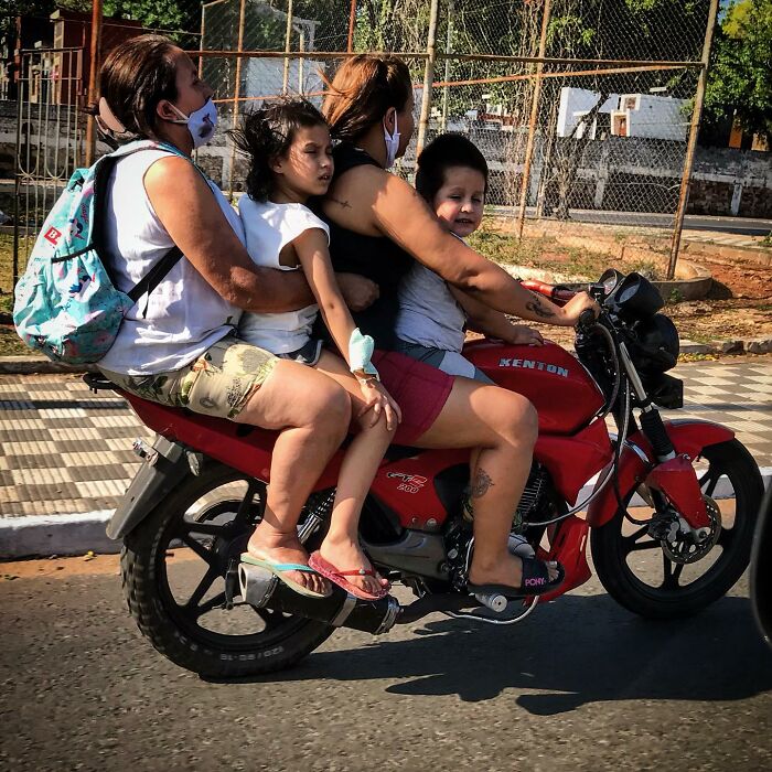 Daily Life In Paraguay Through The Lens Of Photographer Jorge Saenz (33 Pics)