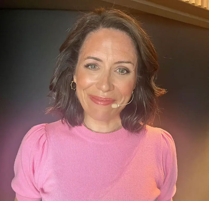 Airline Defends Kicking Celebrity And Kids Off Flight Over &ldquo;Entitled&rdquo; Allergy Request