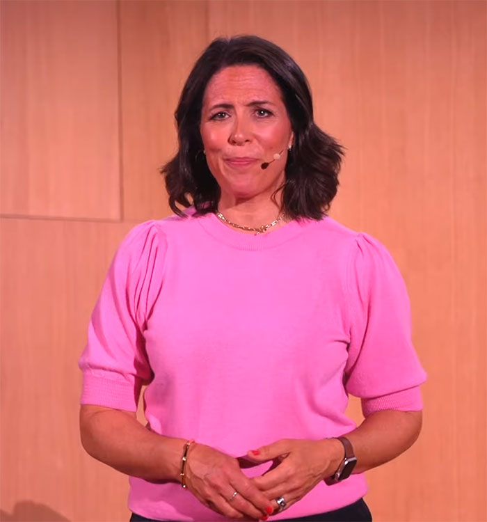 Airline Defends Kicking Celebrity And Kids Off Flight Over &ldquo;Entitled&rdquo; Allergy Request