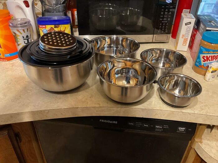 Get Her Cooking Like A Pro Chef With A Wildone Set Of 3 Mixing Bowls With A Handy Grater Attachements