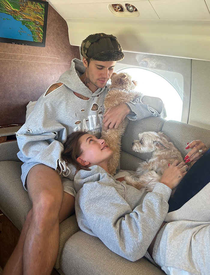 Selena Gomez&rsquo;s Cryptic Post Has Fans Thinking She&rsquo;s Reacting To Justin Bieber&rsquo;s Baby Announcement