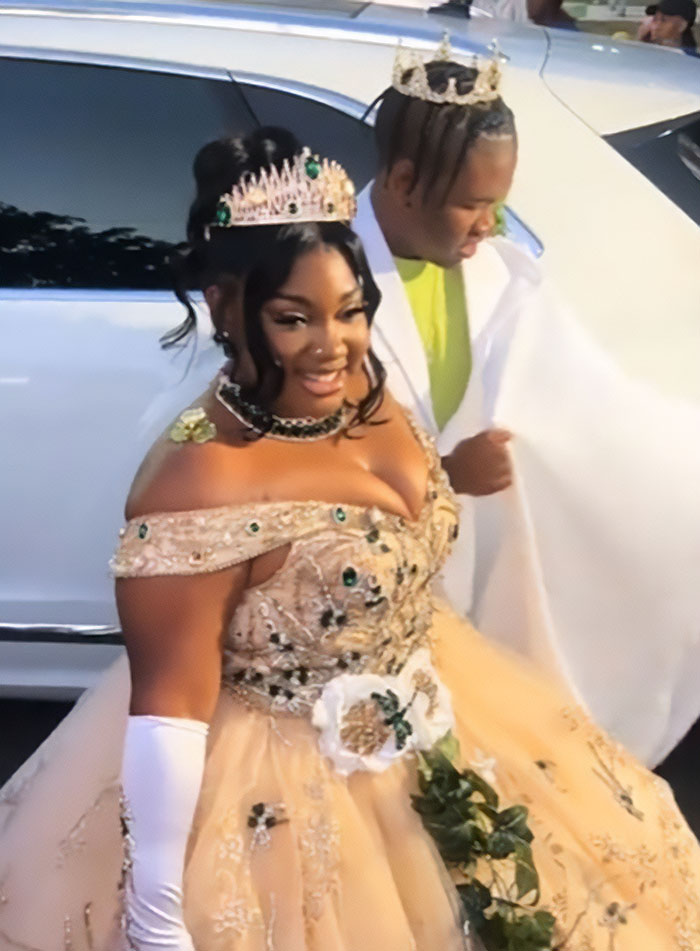 Florida High School&rsquo;s &ldquo;Once Upon A Time&rdquo; Prom Goes Viral For Stunning Met-Gala-Level Outfits