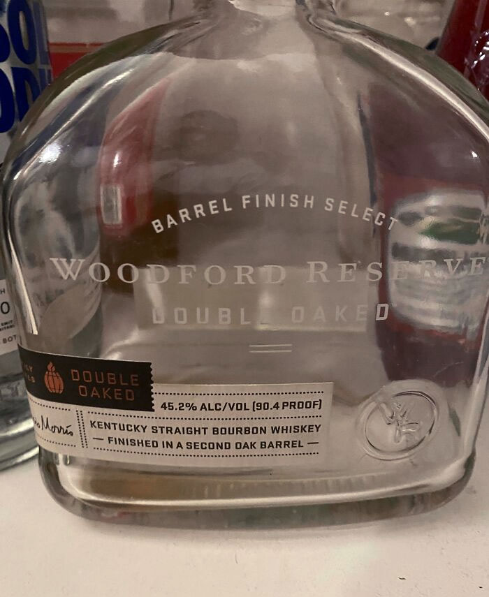 Mi cuñada, que vive con mi esposa y yo, se termina regularmente mis botellas de licor y nunca las reemplaza