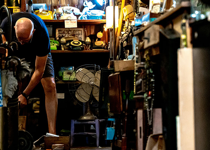 “What Have You Seen Inside Someone’s Home That Made You View Them Differently?” (30 Answers)