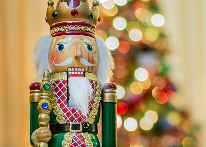 “What Have You Seen Inside Someone’s Home That Made You View Them Differently?” (30 Answers)