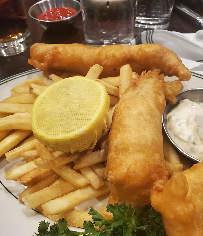 This Restaurant Puts A Mesh Net Over Your Lemon So When You Squeeze It, No Seeds Get Into Your Food