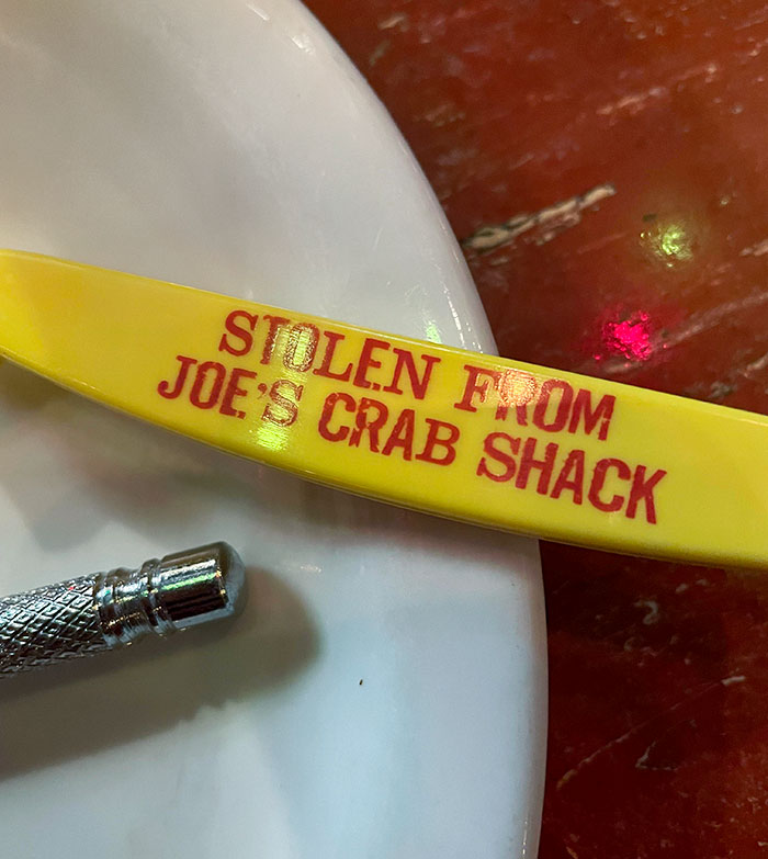 This Shell Cutter At A Restaurant Has A Message For People Who Steal It
