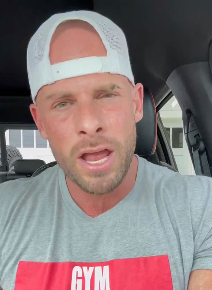 &ldquo;Hope The Guy Presses Charges&rdquo;: Gym-Goer&rsquo;s Controversial Locker Room Selfie Exposes Unwitting Man